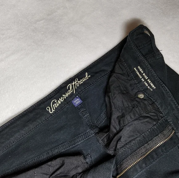 Black High-Rise Skinny Jeans 🦃 - Picture 3 of 3